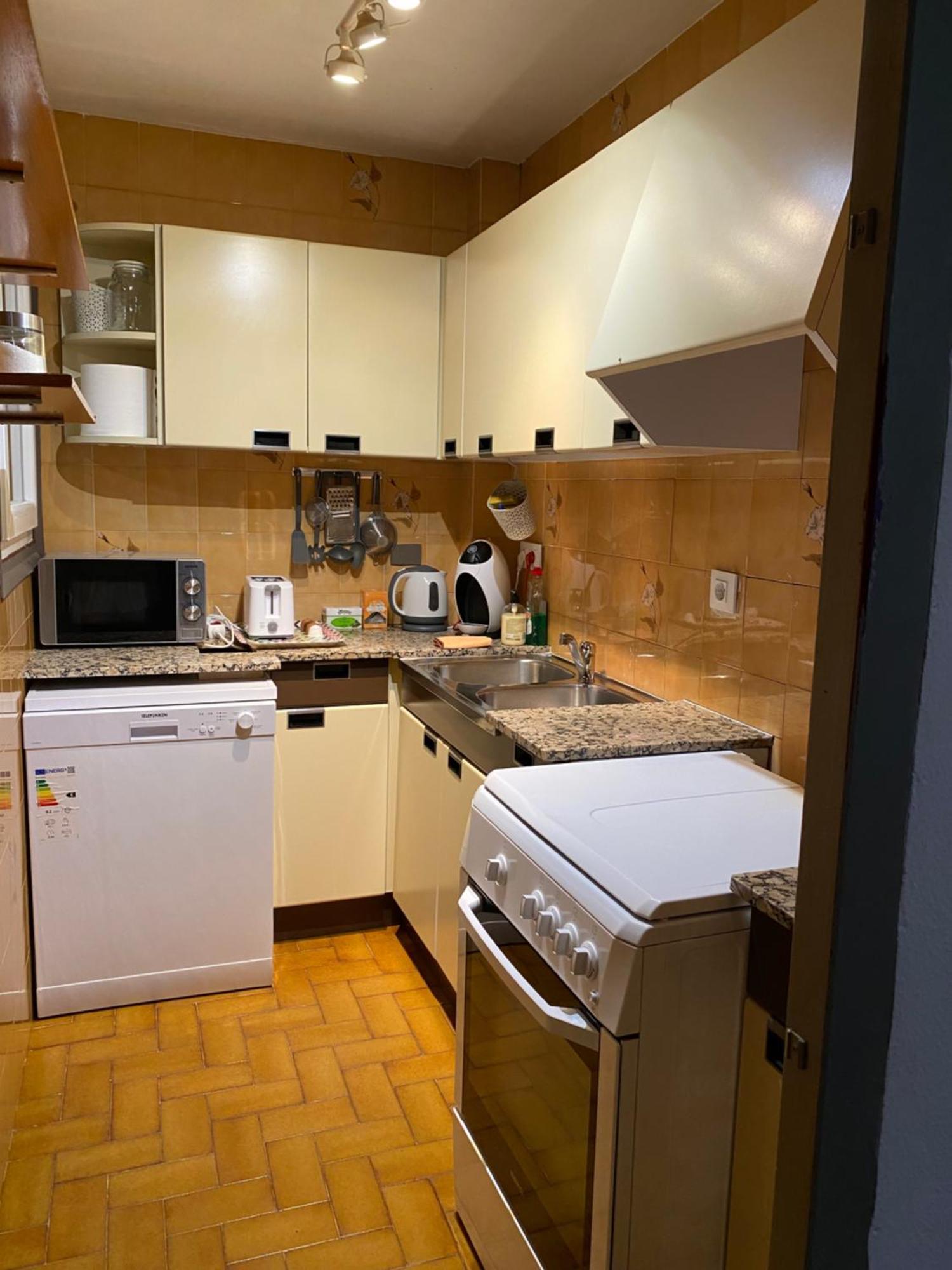 Apartamento Felicitat Figueres  Bagian luar foto