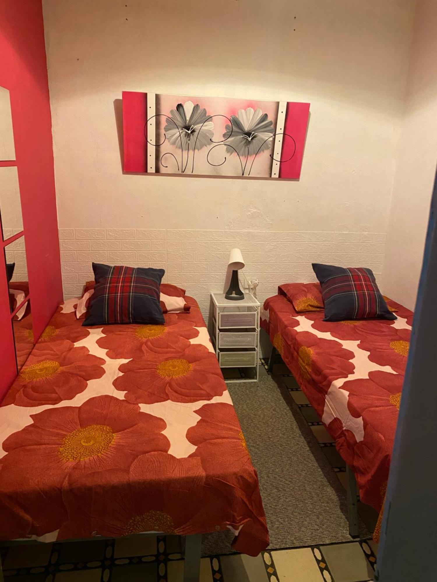 Apartamento Felicitat Figueres  Bagian luar foto